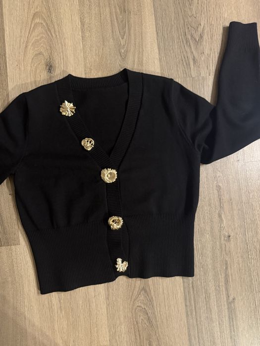 Стилна жилетка с елегантни копчета