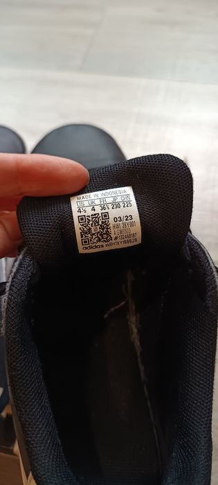 Маратонки адидас