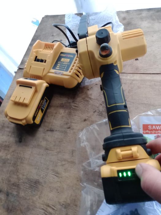 Ръчена  аклуматорна резачка за части