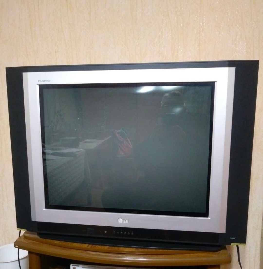 LG Flatron телевизор большой
