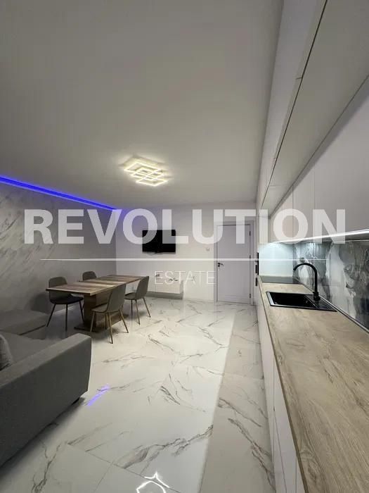 Дава се под наем Четиристаен апартамент в Варна, Възраждане 1 - 110 кв.м за 700 € - Снимка #2