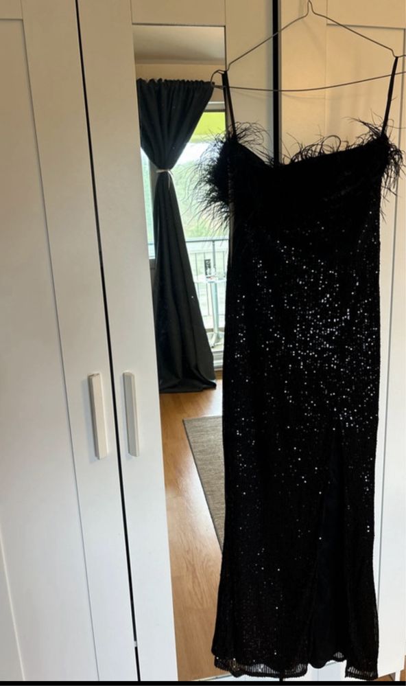 Rochie neagra cu paiete marca Bby.