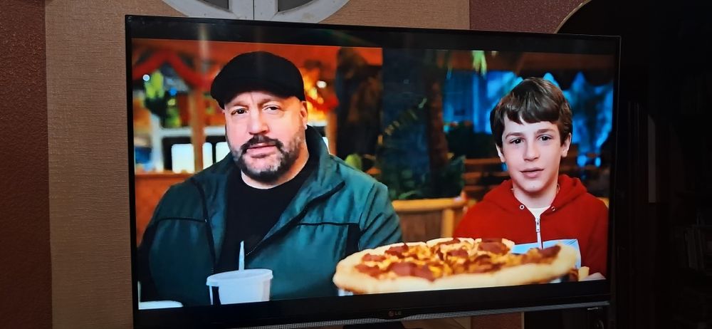 Продаю ЖК  телевизор  LG 42LB720V