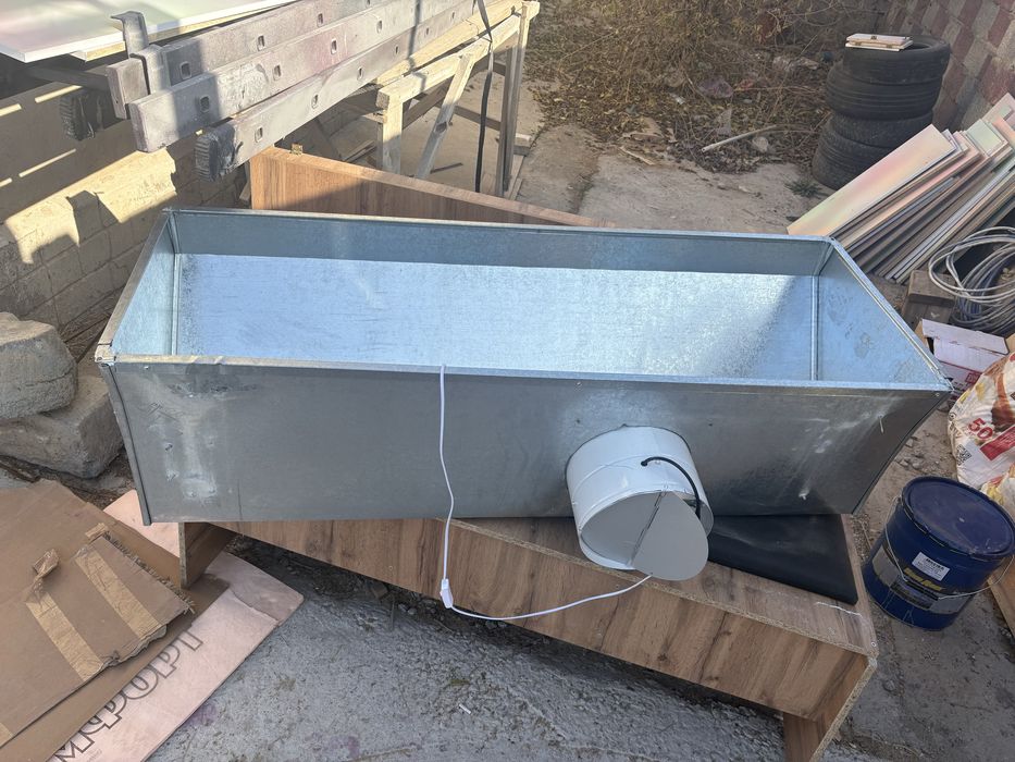 Вытяжки новый почти