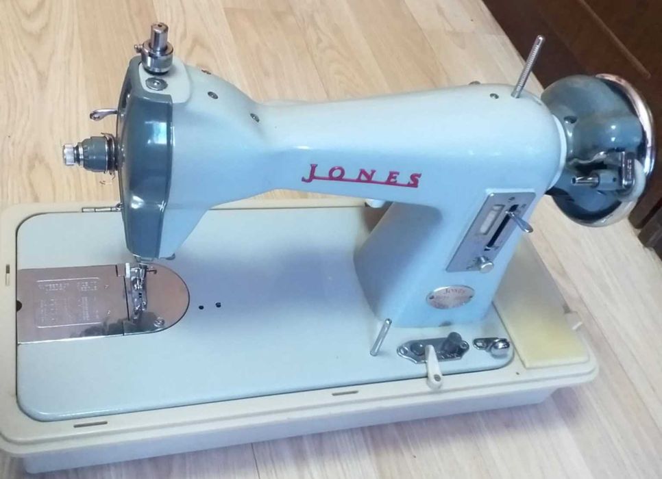 Masina de cusut  model D 68 machine