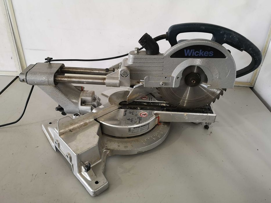 Циркуляр пендула - Wickes 2100W / 255mm