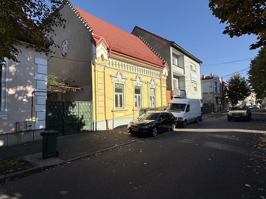 Ofer spre vanzare Cladire cu 18 Camere in Centrul Orasului