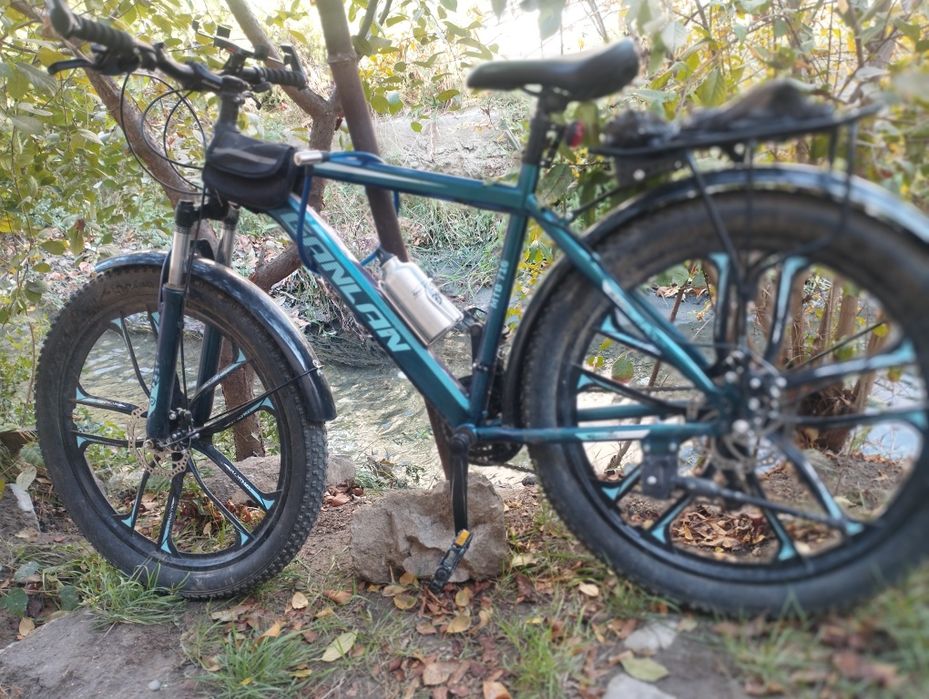 Velosiped yangi sotiladi