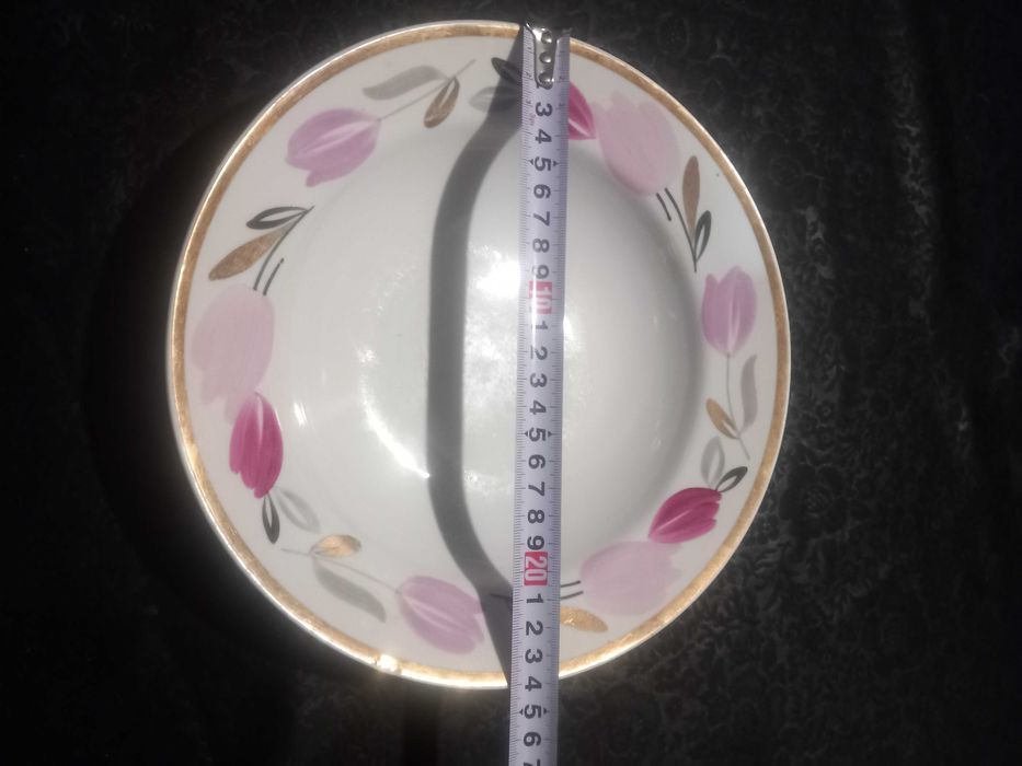 Големи порцеланови чинии-24см.