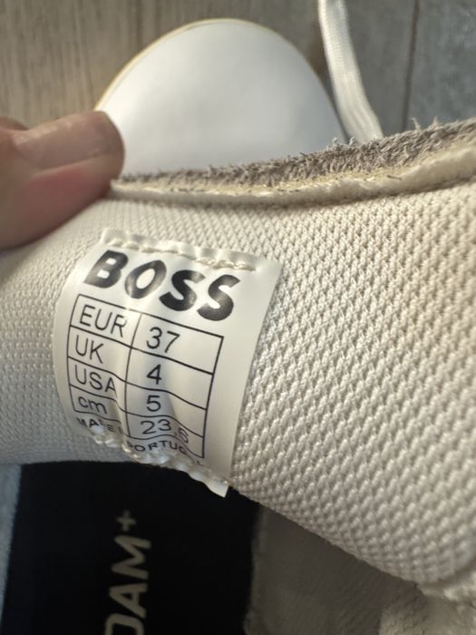 Sneakers Boss maimes 37 copii
