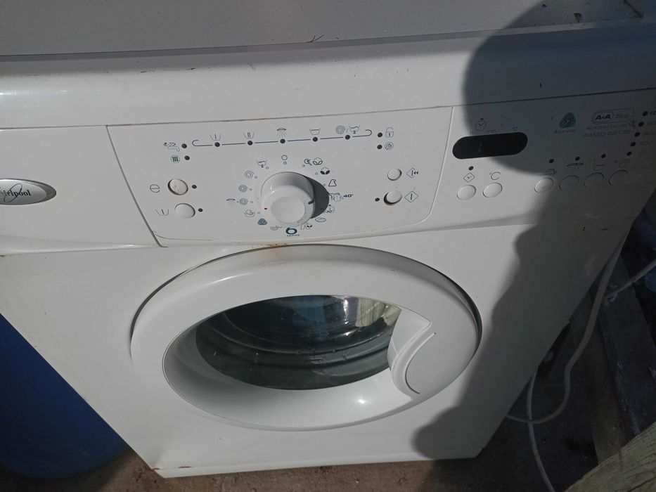 Vand 2 masini  de spalat pt piese merg amândouă