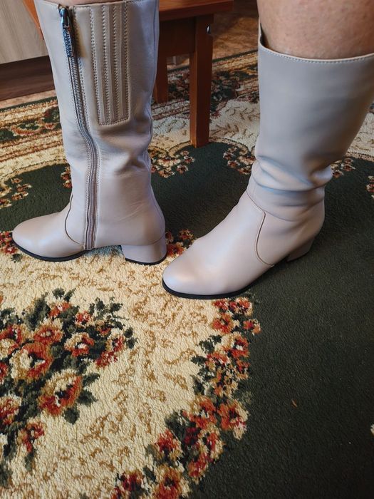 Продаю женскую обувь