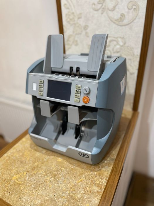 Vând mașină de numarat bani profi