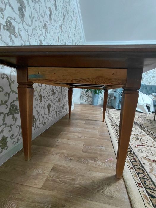 Продам обеденный стол