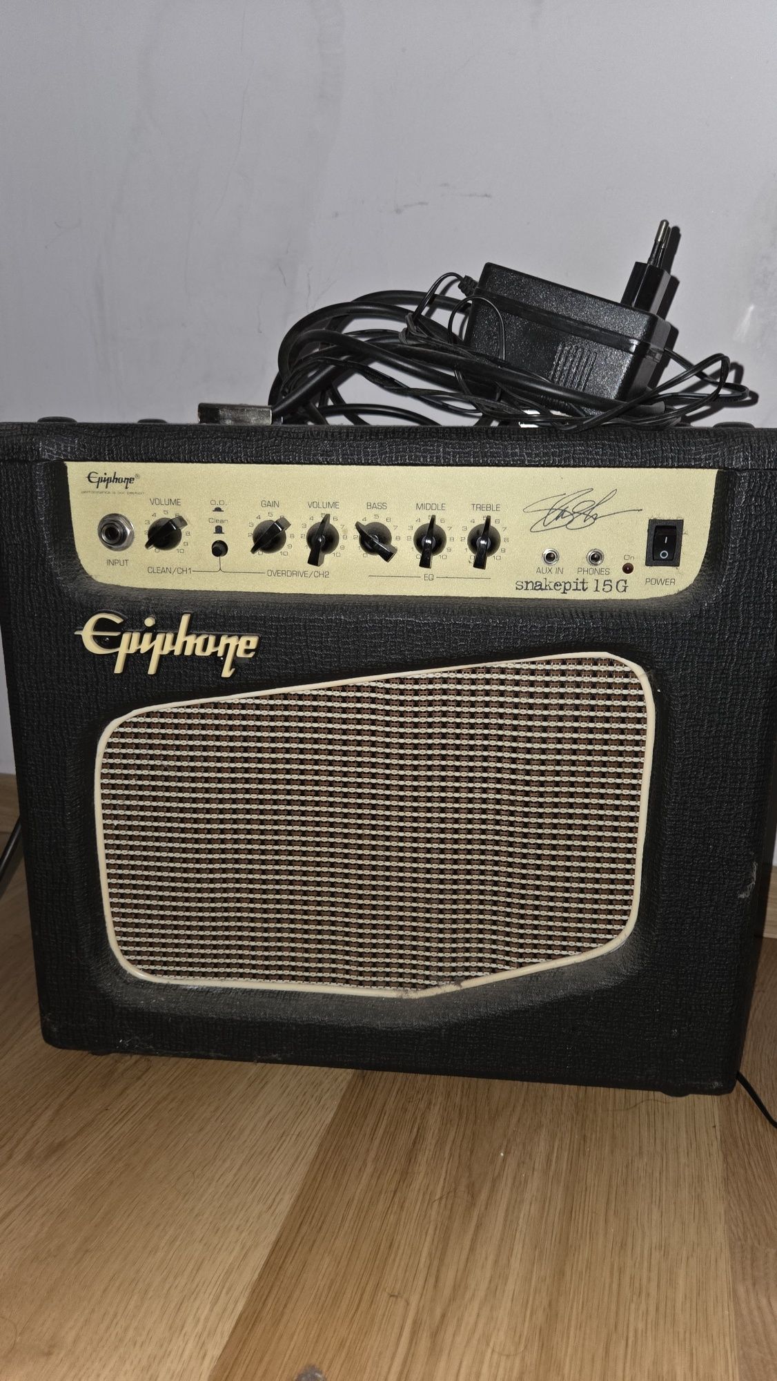 Epiphone китара и усилвател