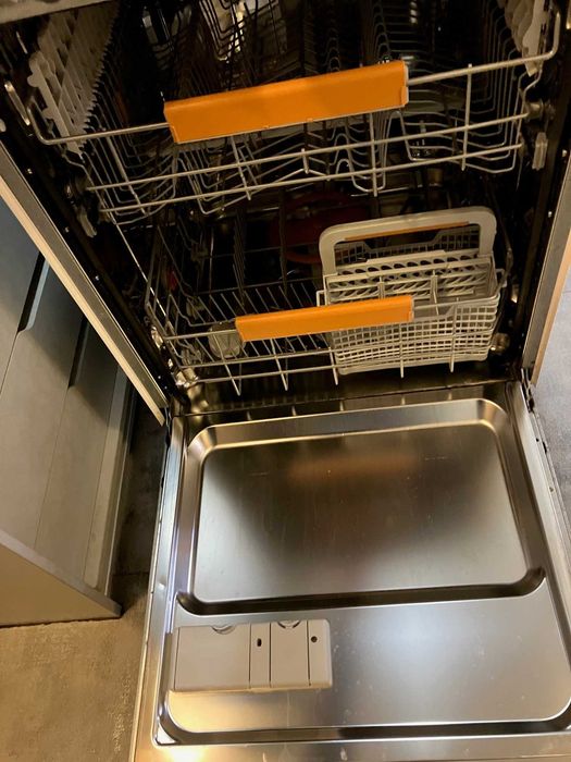 Съдомиялна машина за вграждане ELECTROLUX ESL65070R XXL - с повреда