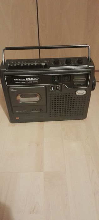 Sharp 2000 radio casetofon