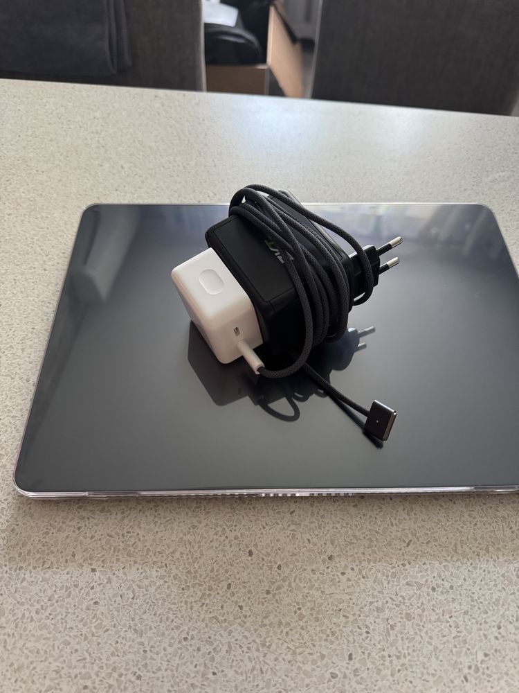 Macbook Air 2024 M3 8/512