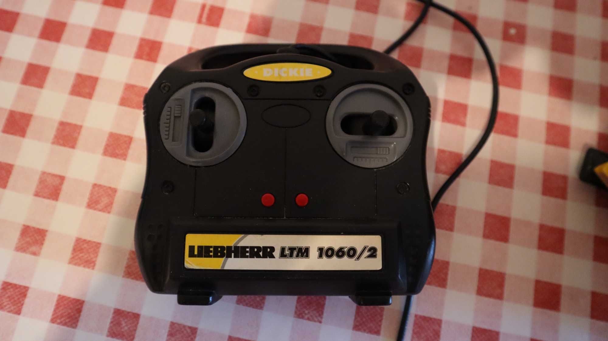 Камион кран с дистанционно Liebherr