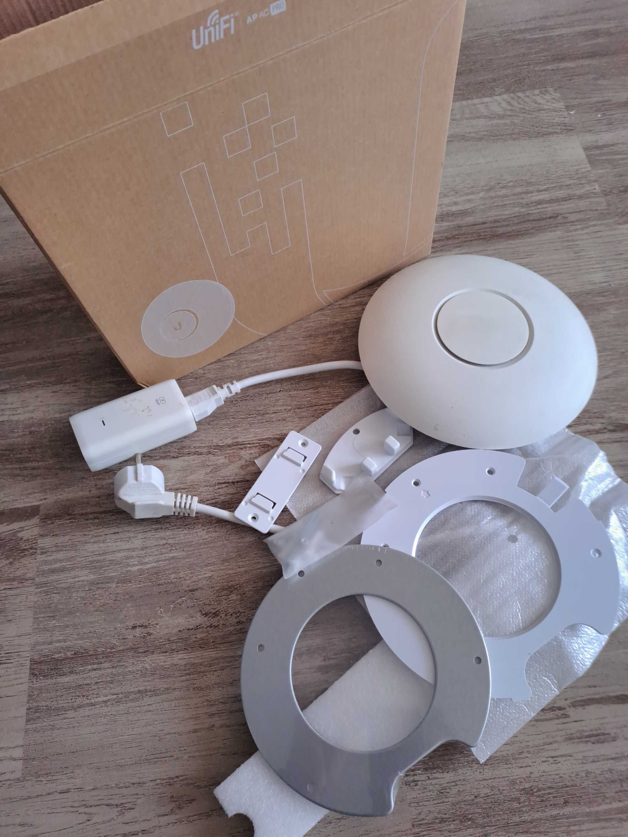 Router Ubiquiti Unifi UAP-AC-PRO - Dual Band - 3x3 MIMO