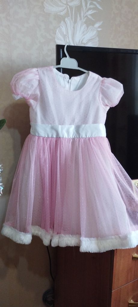 Продам нежно розовое платья