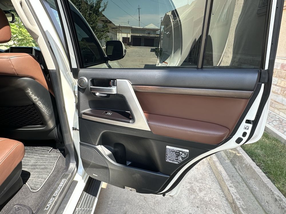 Продается LAND CRUISER 200 4,6