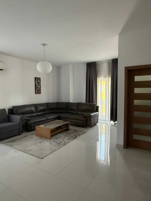 Închiriez un apartament cu loc de parcare subteran