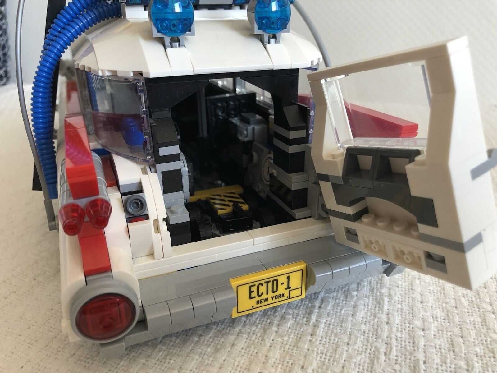 LEGO Icons: Ghostbusters ECTO-1 2352 части/елемента