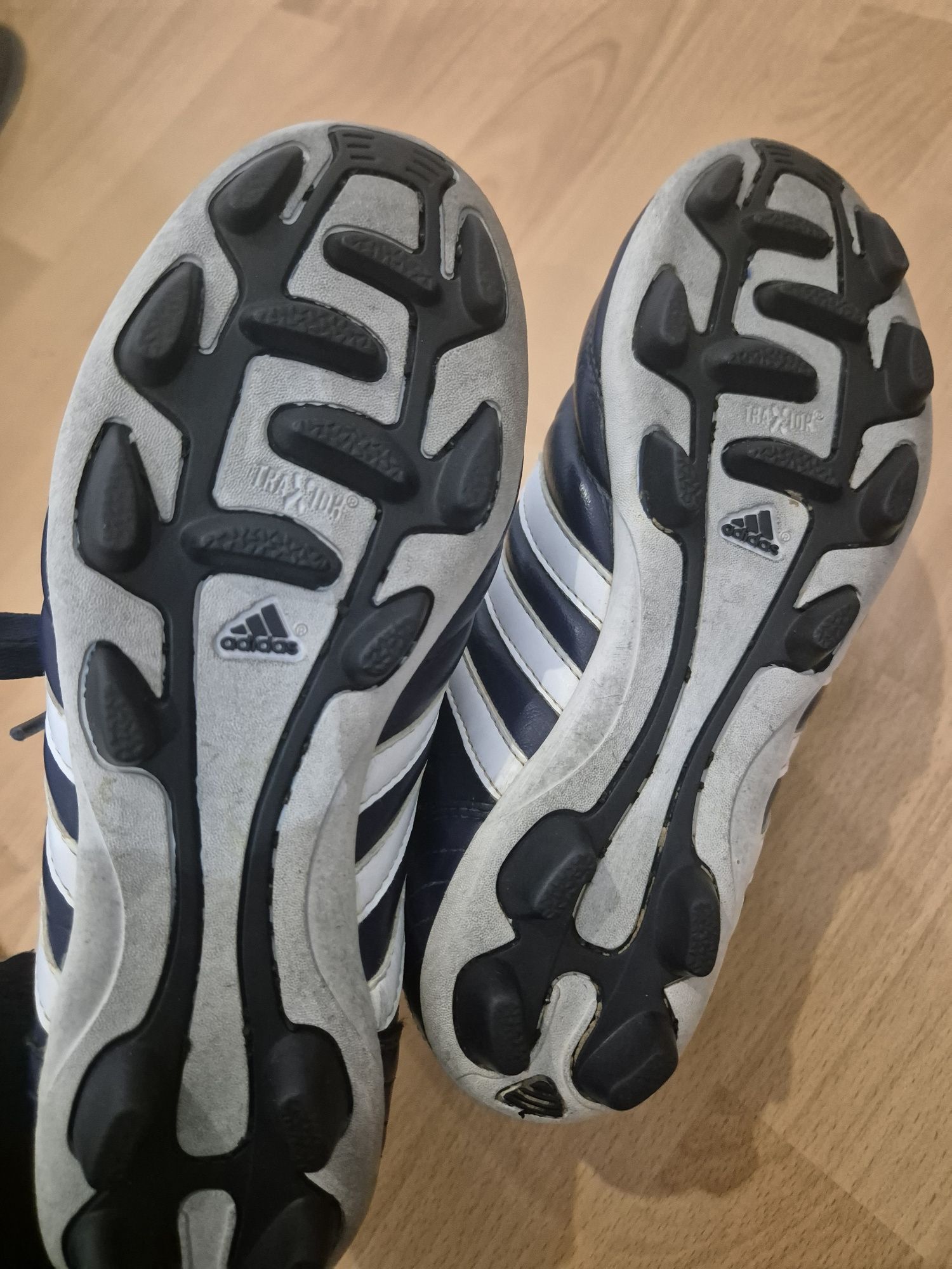 Детски футболни обувки adidas 36 номер