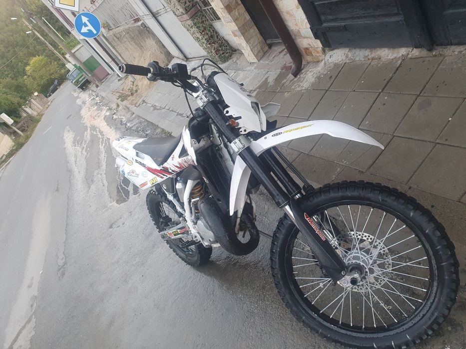 Хусварна с проблем в двигателя...