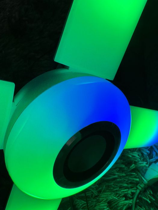 Bec bluetooth cu 4 brațe ( boxă încorporată )