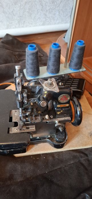 Швейная машинка оверлок