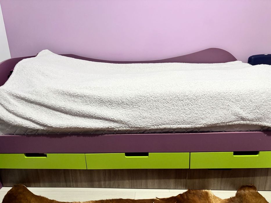 Легло с гардероб!