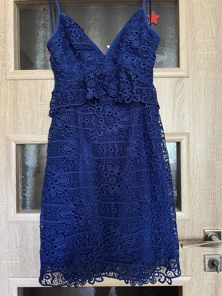Рокля с дантела Guess
