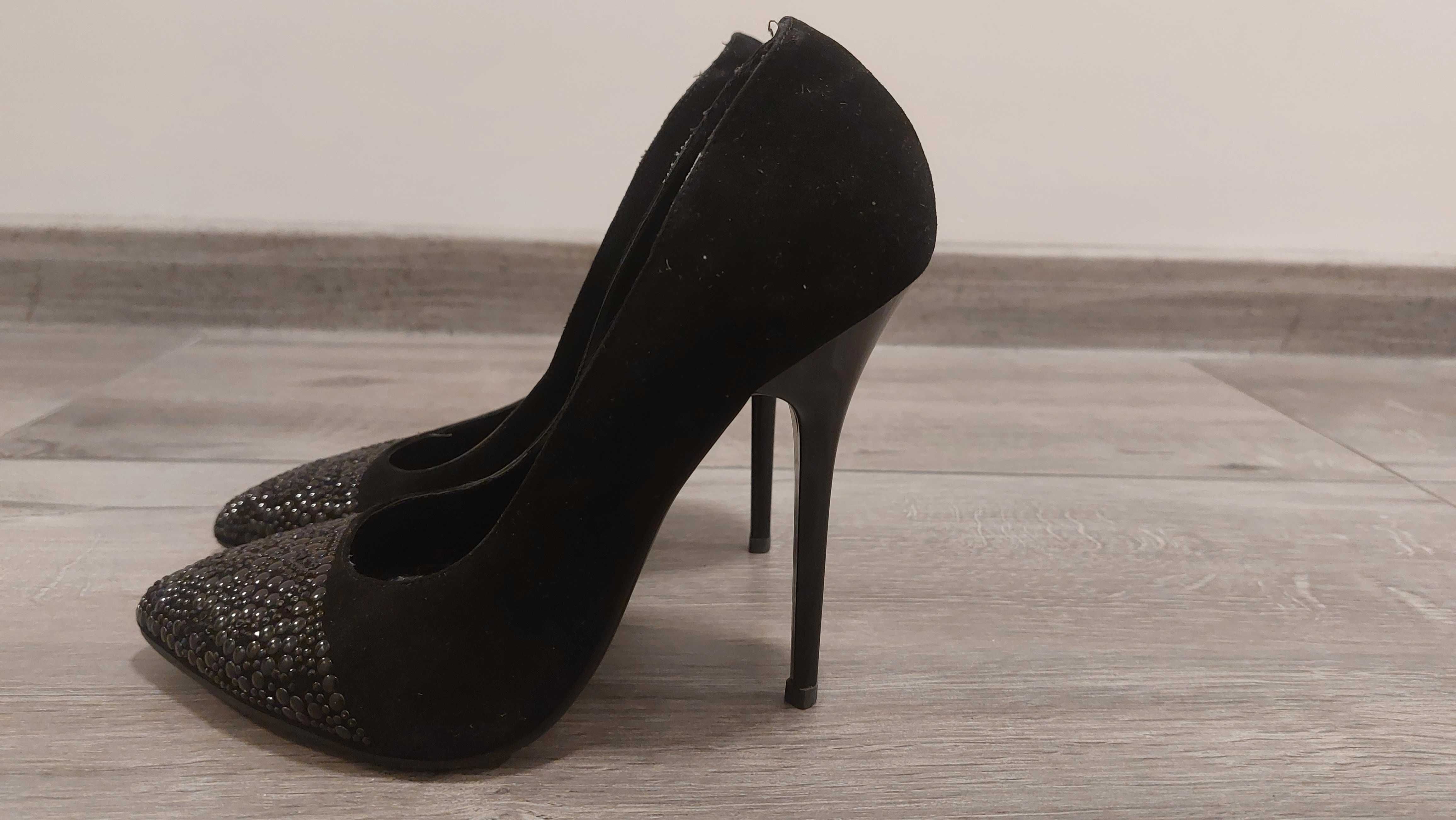 Класически черни обувки Bosconi