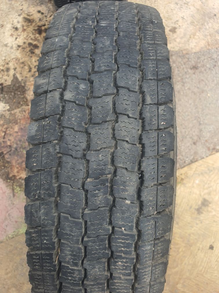 Продам резину зимнюю GOODYEAR 165R13 с дисками - 2шт