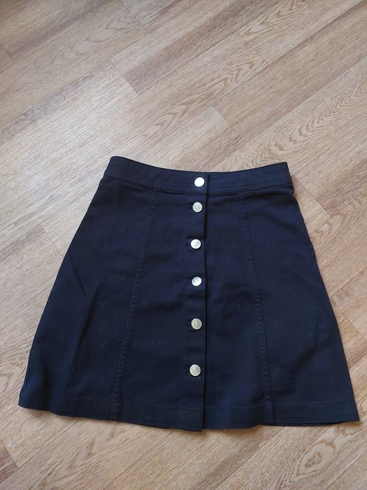 Женская чёрная юбка на пуговицах