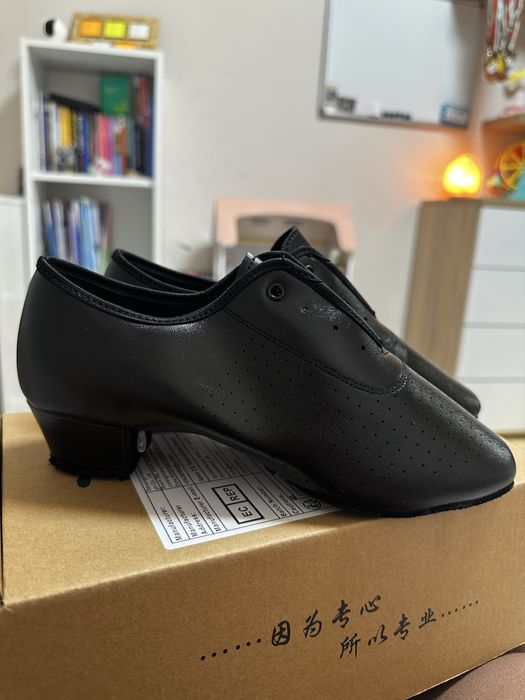 Обувки за спортни танци