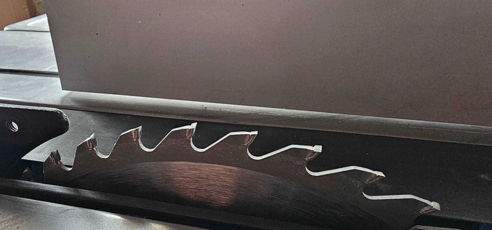 Fierastrau circular cu masa DEBRA, disc 254 mm, 2000W, 4800 rpm