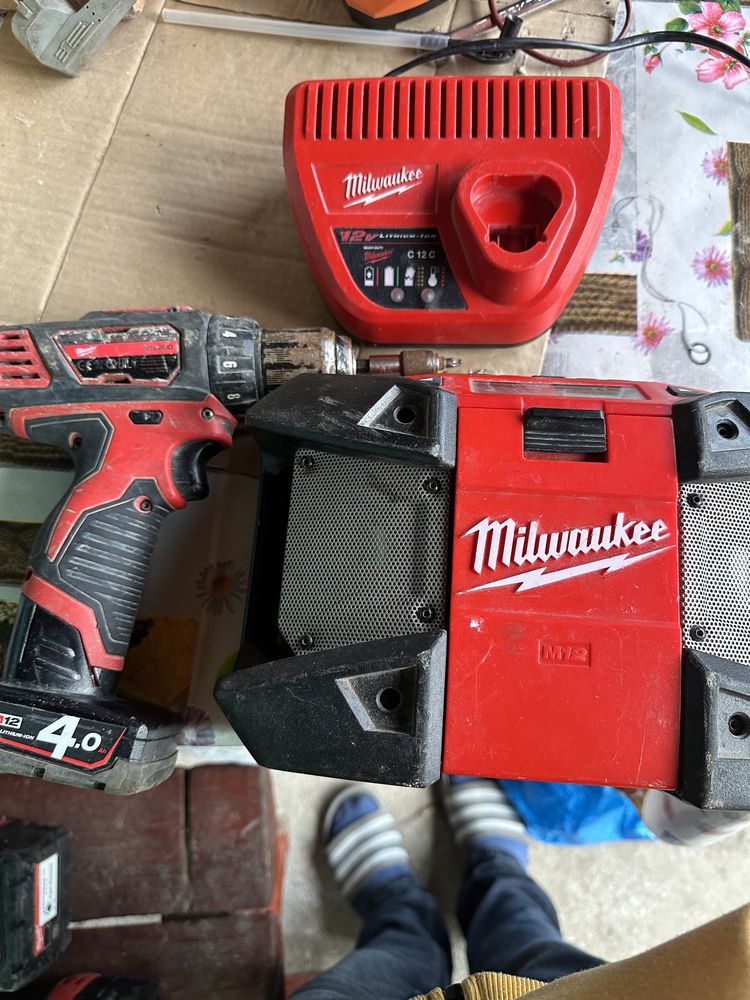 Filetanta milwaukee m12bdd si radio