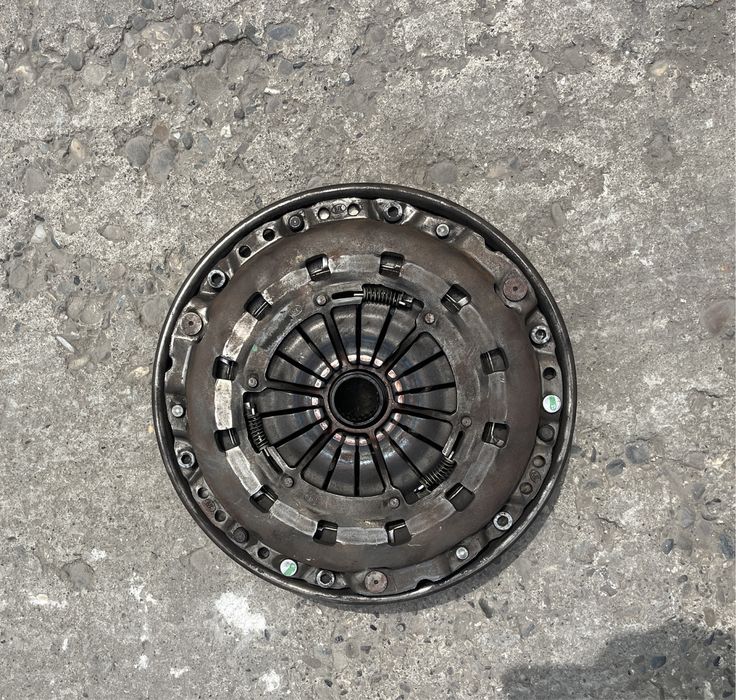 Kit ambreiaj / Volanta BMW Seria 3 E90 2.0 benzina