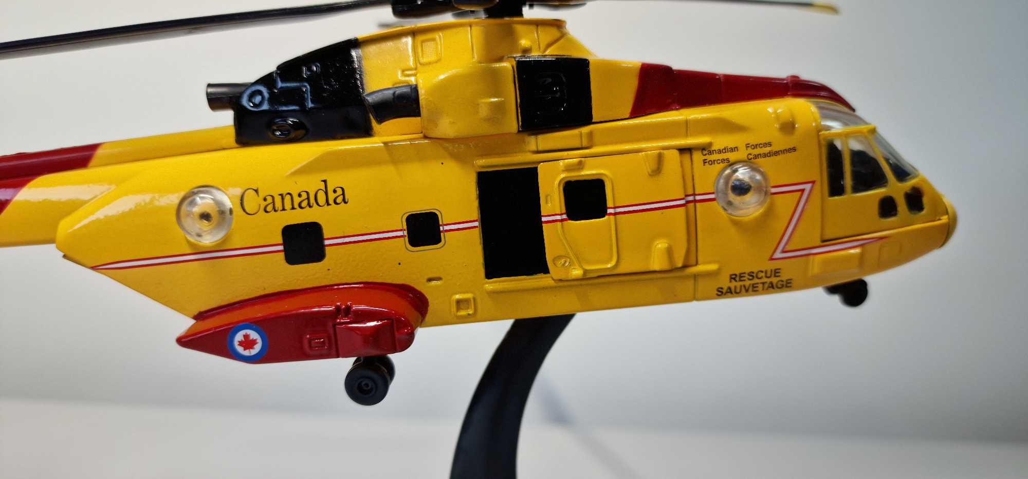 Jucarie metalica elicopter Agusta Westland AW 101 Canada Rescue 27 cm