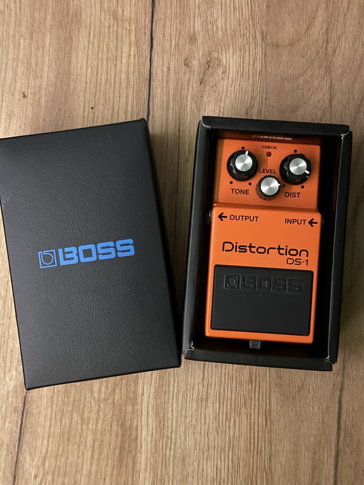 Гитарная педаль Boss DS-1