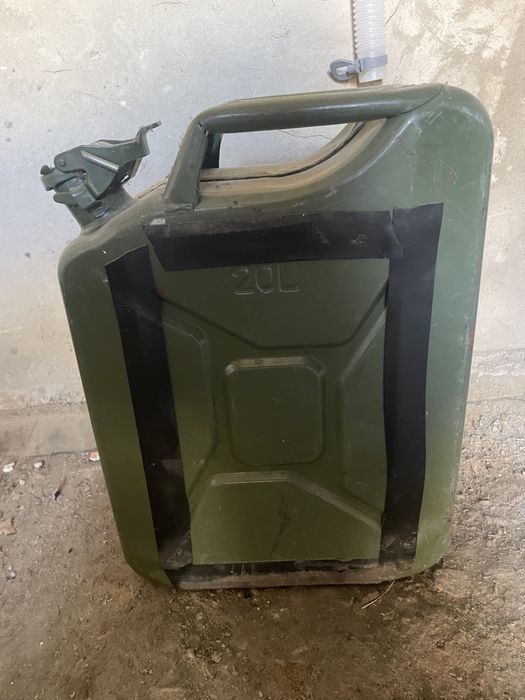 Продам канистру 20 л