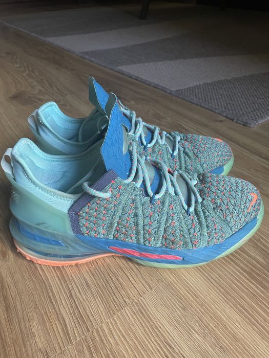 Баскетболни обувки Nike Lebron James 18