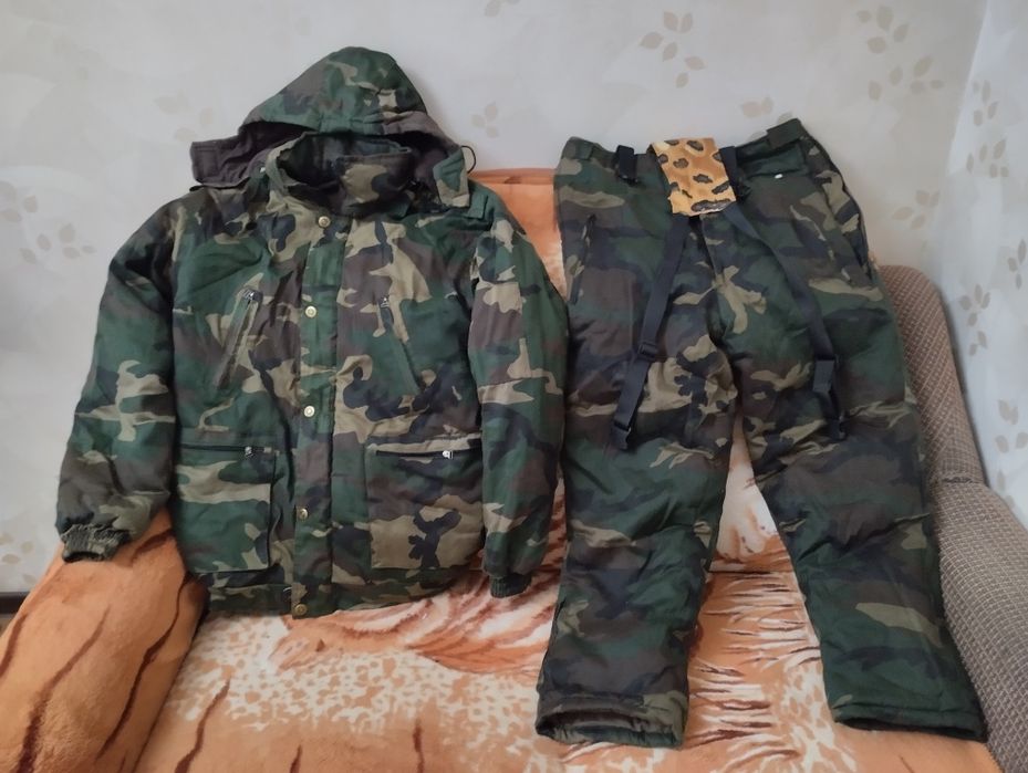 Зимний костюм,ящик для снастей,сапоги забродники.