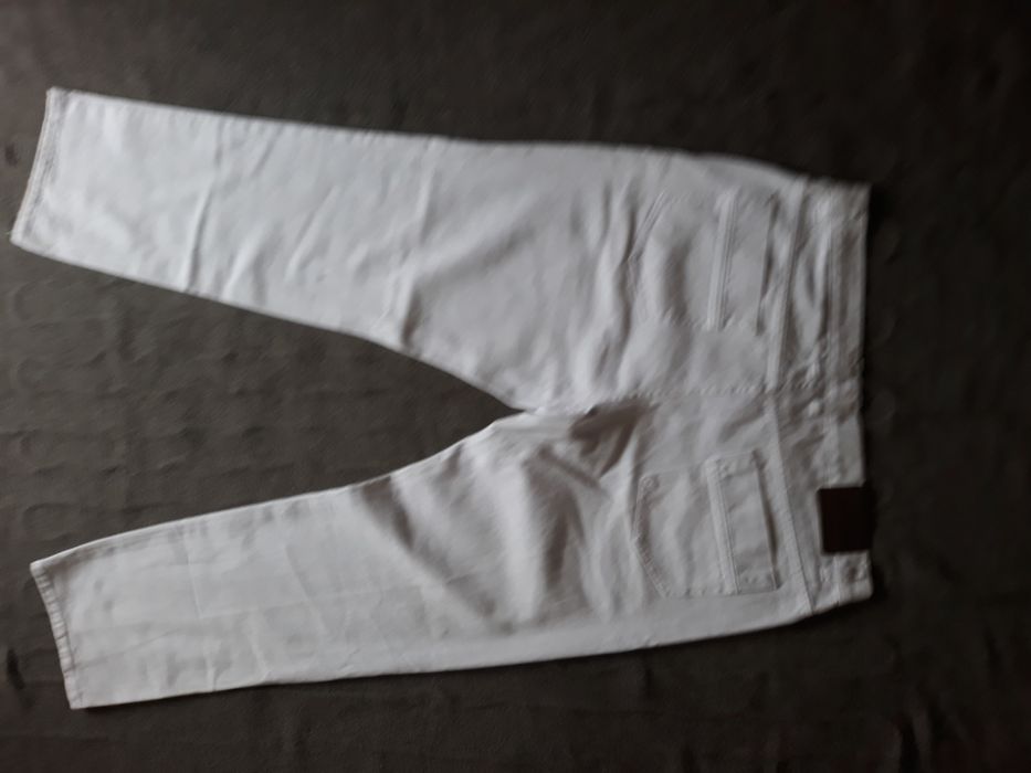Vand urgent pantalon blugi noi,,firma John-Baner.