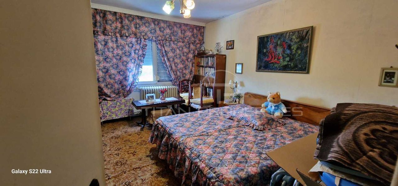 Продава се Тристаен апартамент в Пловдив, Изгрев - 90 кв.м за 1012 €/кв.м - Снимка #2