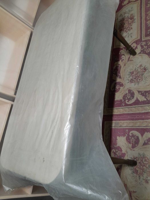 продам кухонный стол  новый