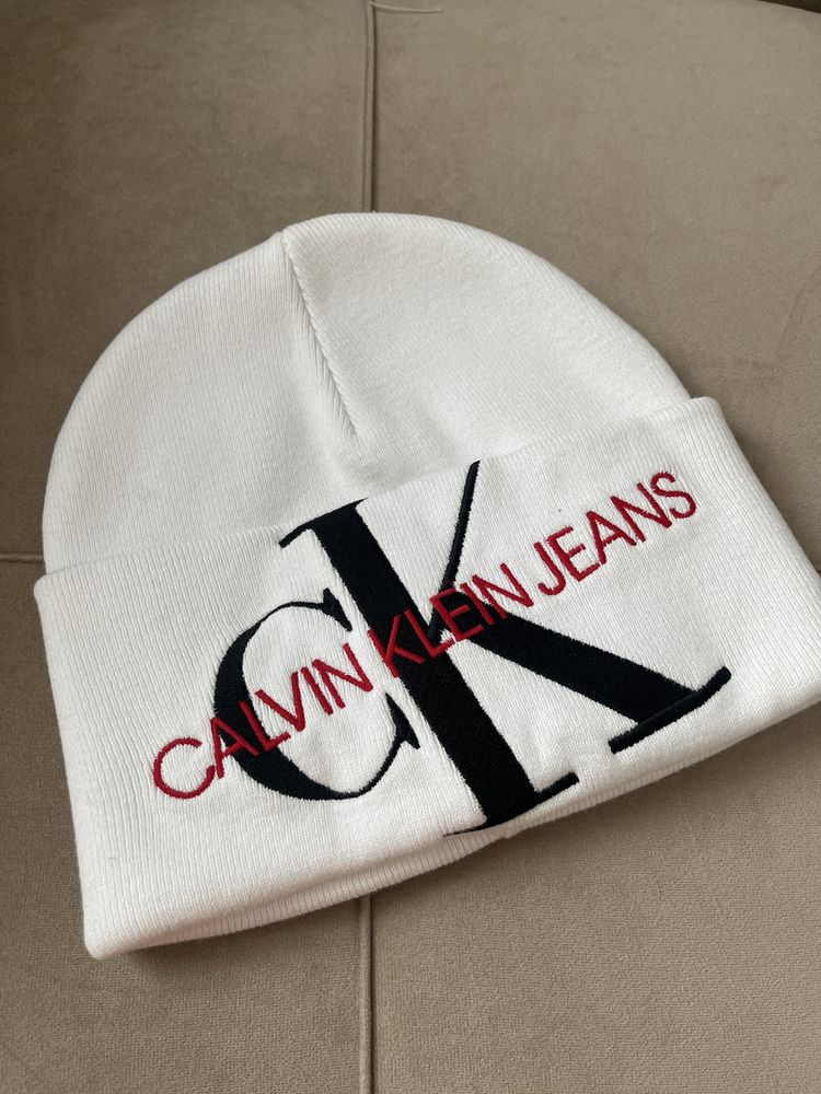 Теплая шапка calvin klein (оригинал)